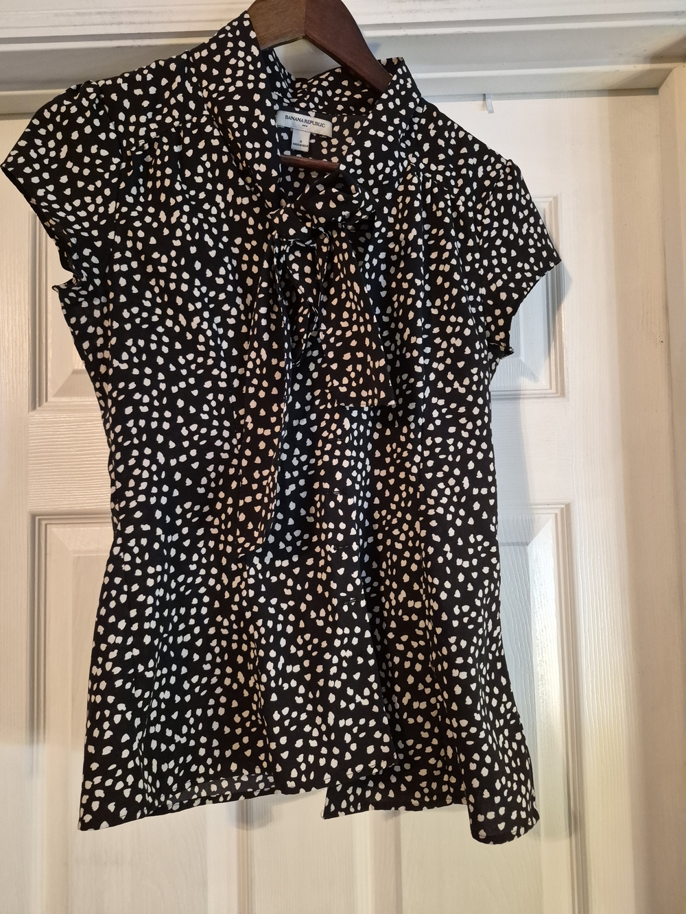 Banana Republic Black Tan Pebble Print Tie-Neck Cap Sleeve Top Size 4